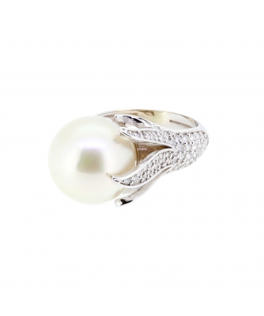 Gold ring with South Sea pearl and diamonds - 1