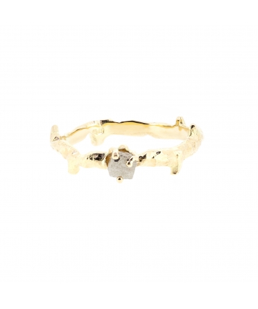 Ręcznie wykonany złoty pierścionek z surowym diamentem - 1