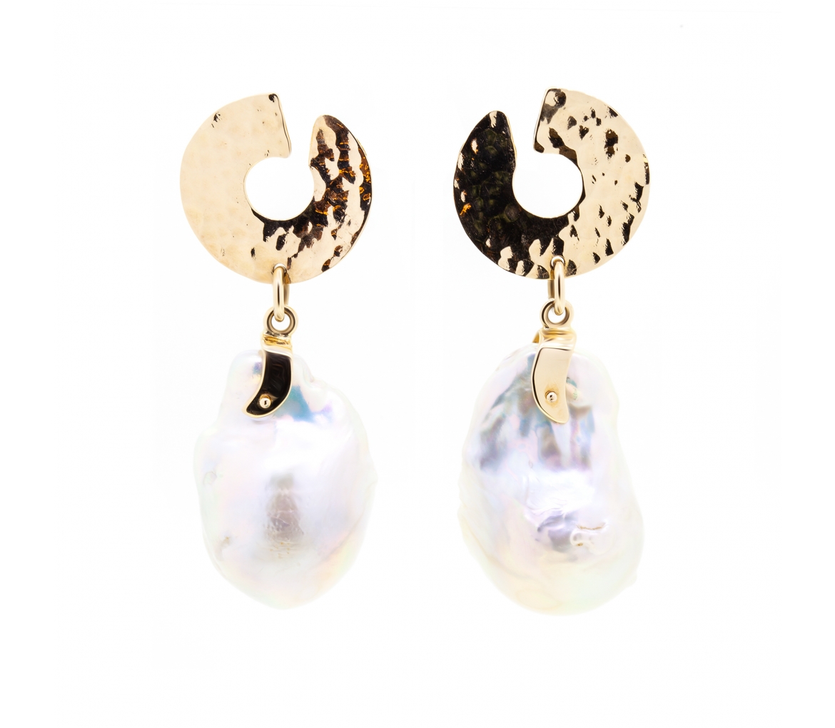 Gold stud earrings with big baroque pearls Seafood - 1