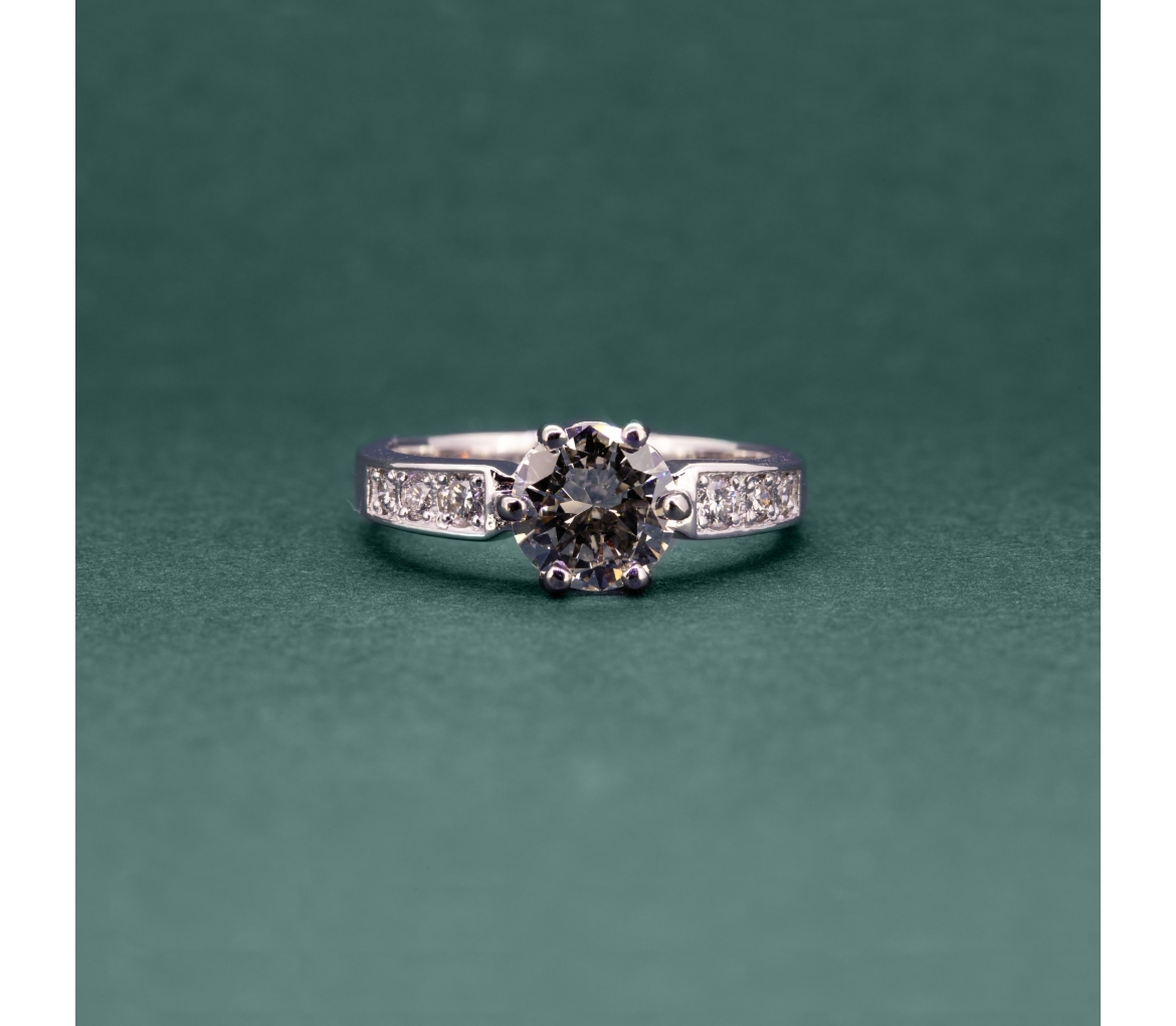 Złoty pierścionek zaręczynowy z diamentami - 2