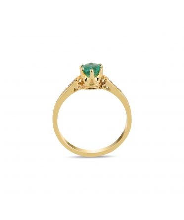Gold ring with emerald and diamonds - 3