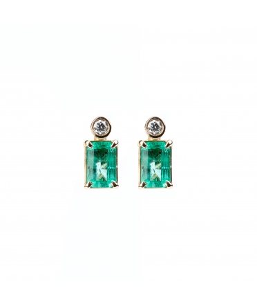 Gold stud earrings with diamonds and emeralds - 1