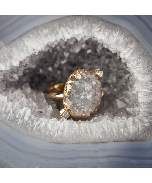 Gold ring with raw quartz and raw diamonds - 4
