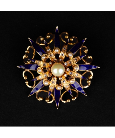 Gold vintage brooch with diamonds, pearls and blue enamel - 1