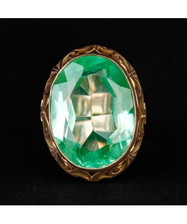 Gold ring with green stone in a decorated setting, handwork, PRL - 1