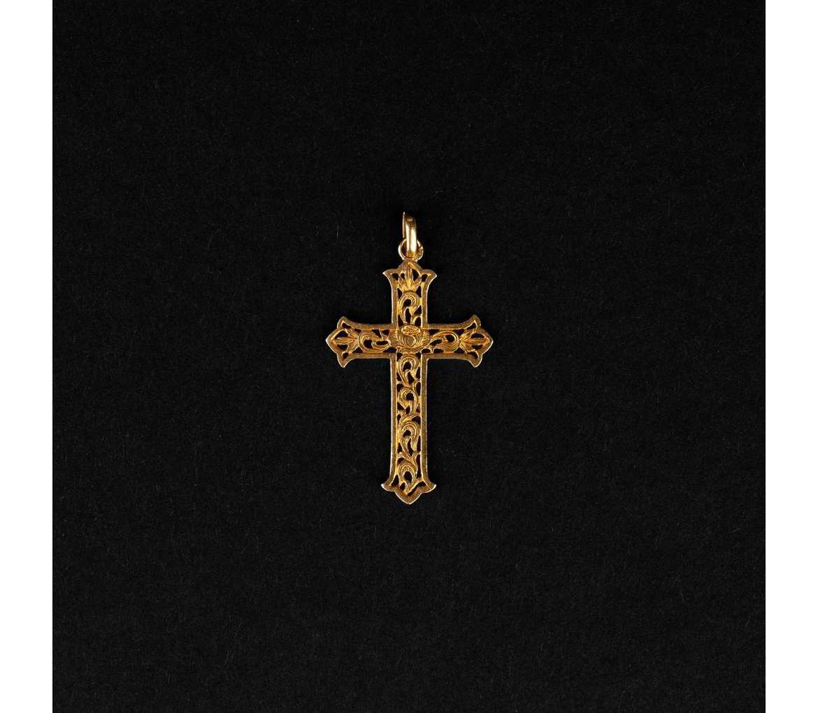 Gold rose cross pendant, first half 20th century - 1