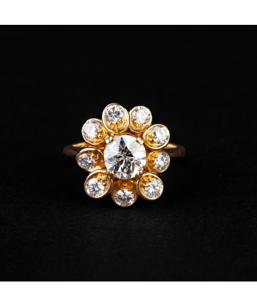 Gold vintage ring in a flower form with diamonds - 1