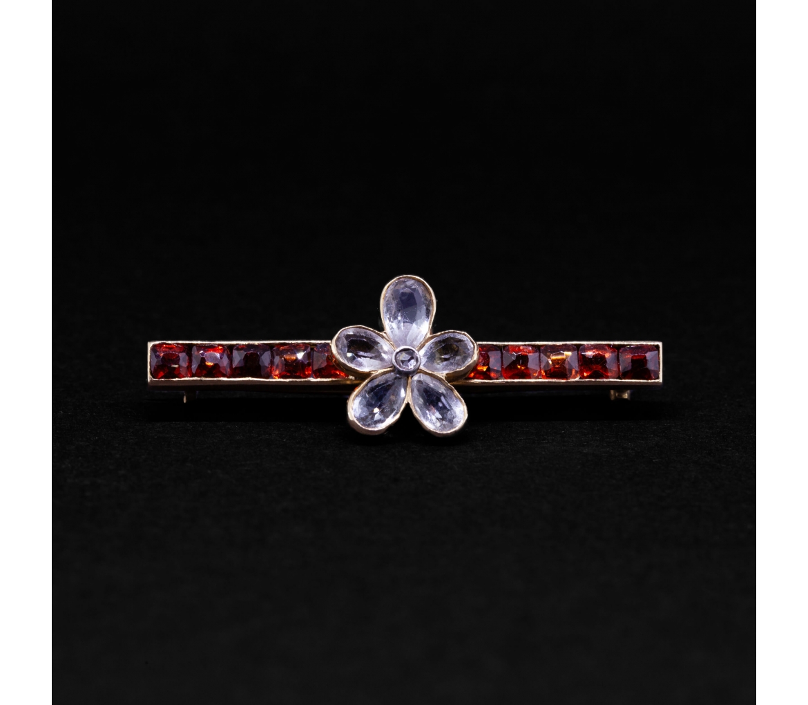 Gold brooch with garnets and rock crystal from the turn of the 19th and 20th centuries, Vienna - 1