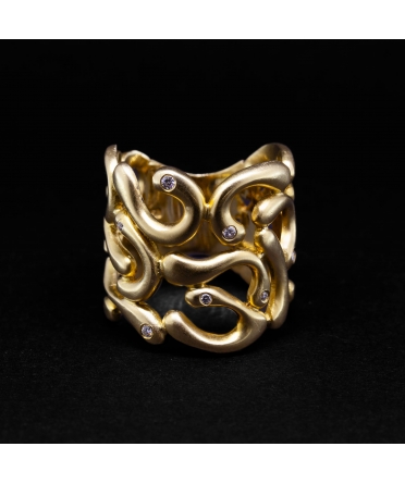 Złoty ażurowy pierścień z diamentami - 1